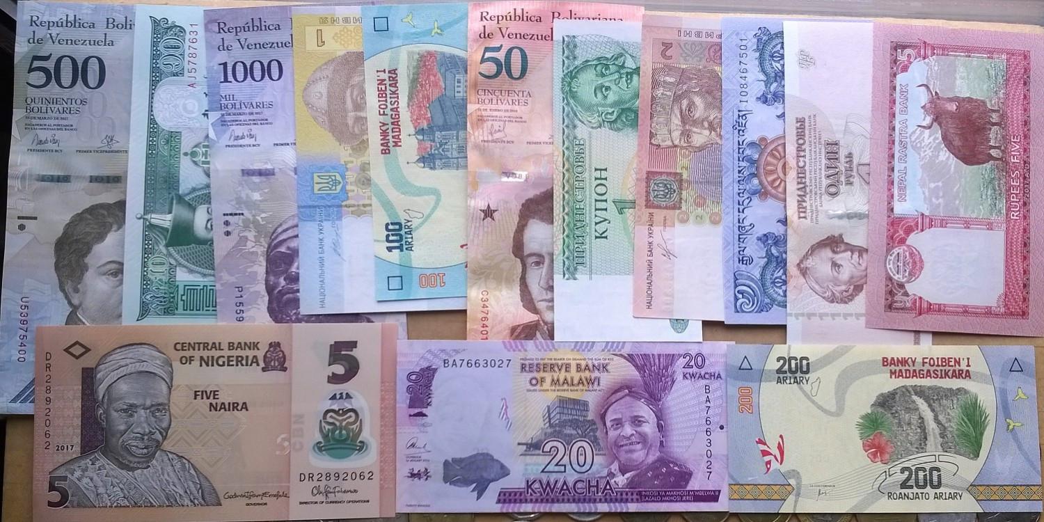 40 Vnt. Skirtingu banknotu ,visi UNC 