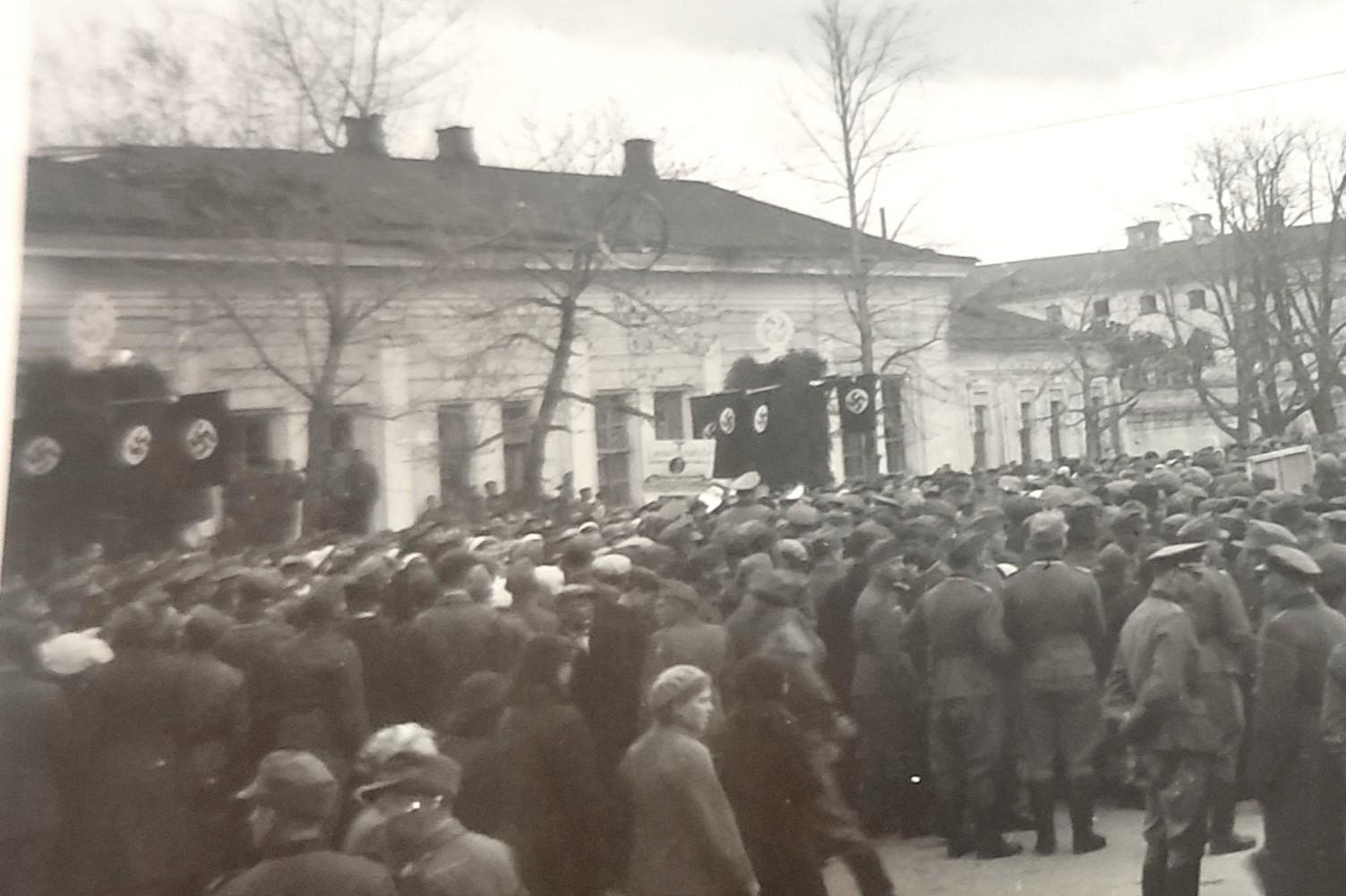 Trečias reichas su veliavom 