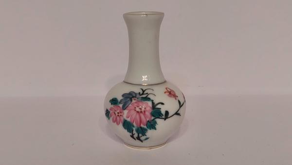Maža porcelianinė azijietiška vazelė ~ 8cm