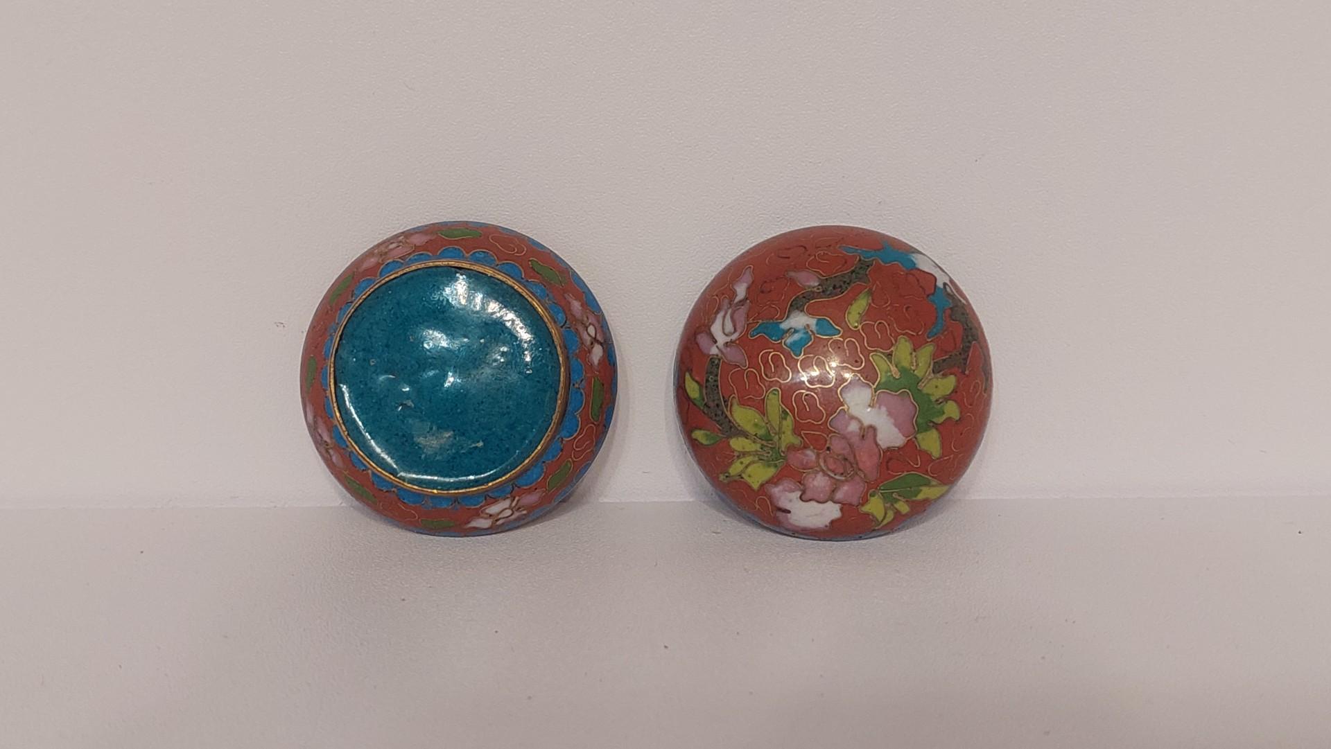 Sena Azijos gėlių motyvų porceliano dežutė ~ 4,3cm