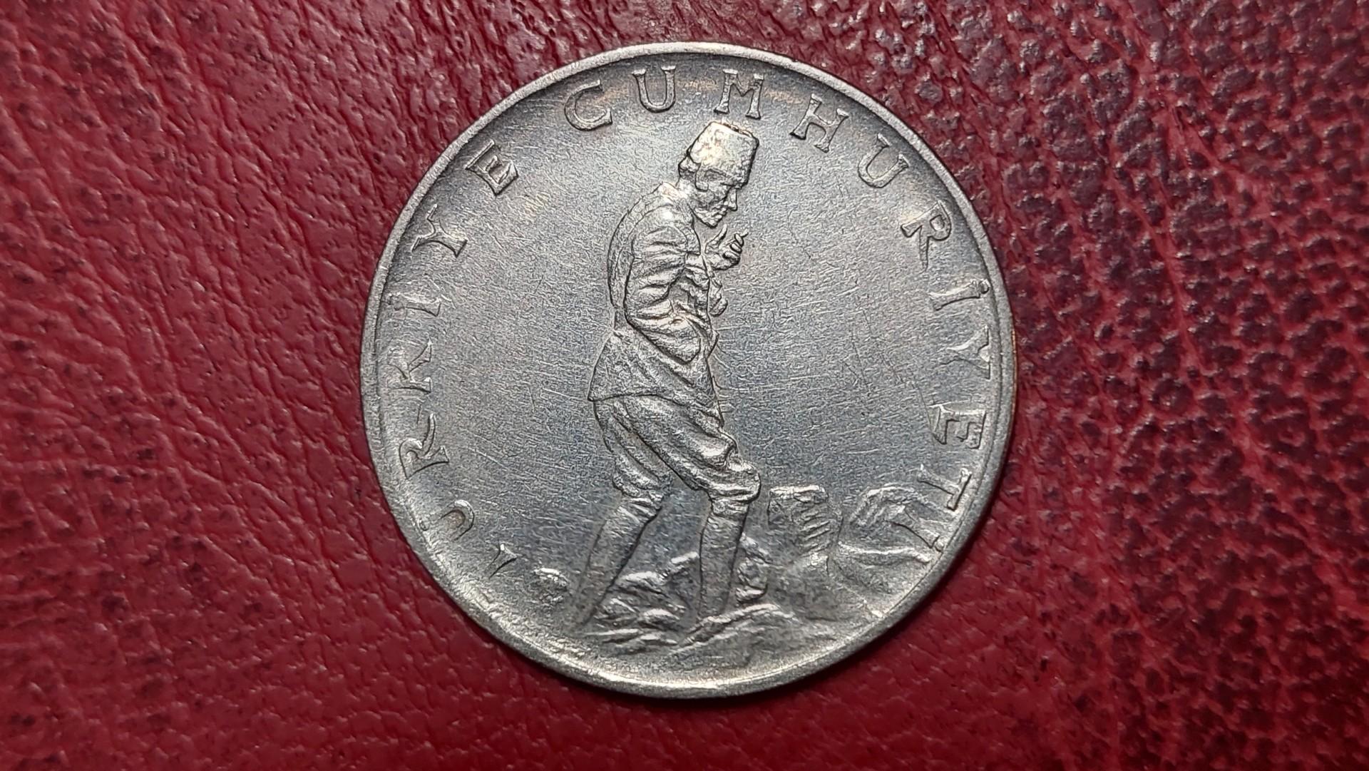 Turkija 2½ liros, 1975 KM# 893.2