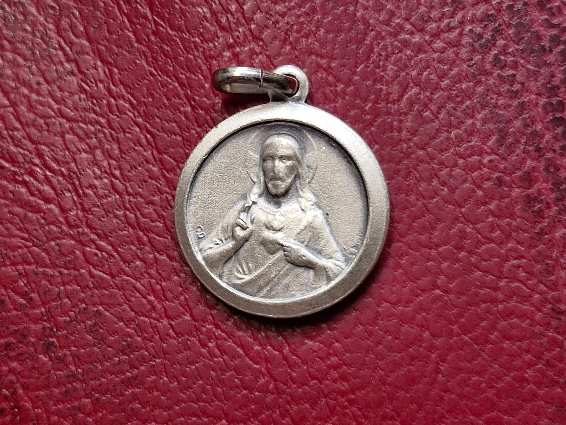 Medalikėlis Montmarto bazilika Jezus Kristus