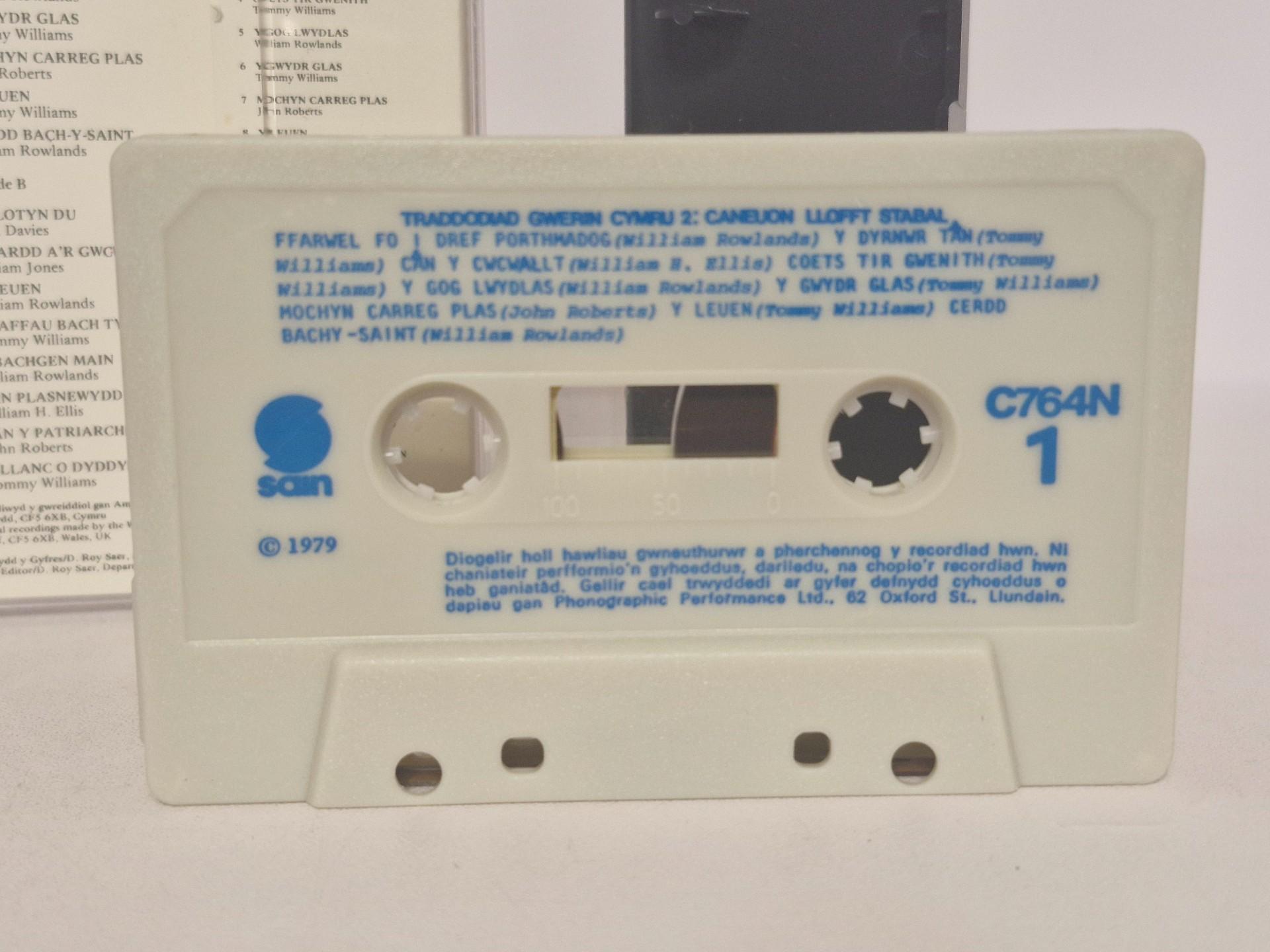 Audio kasetė " Caneuon Llofft Stabal"
