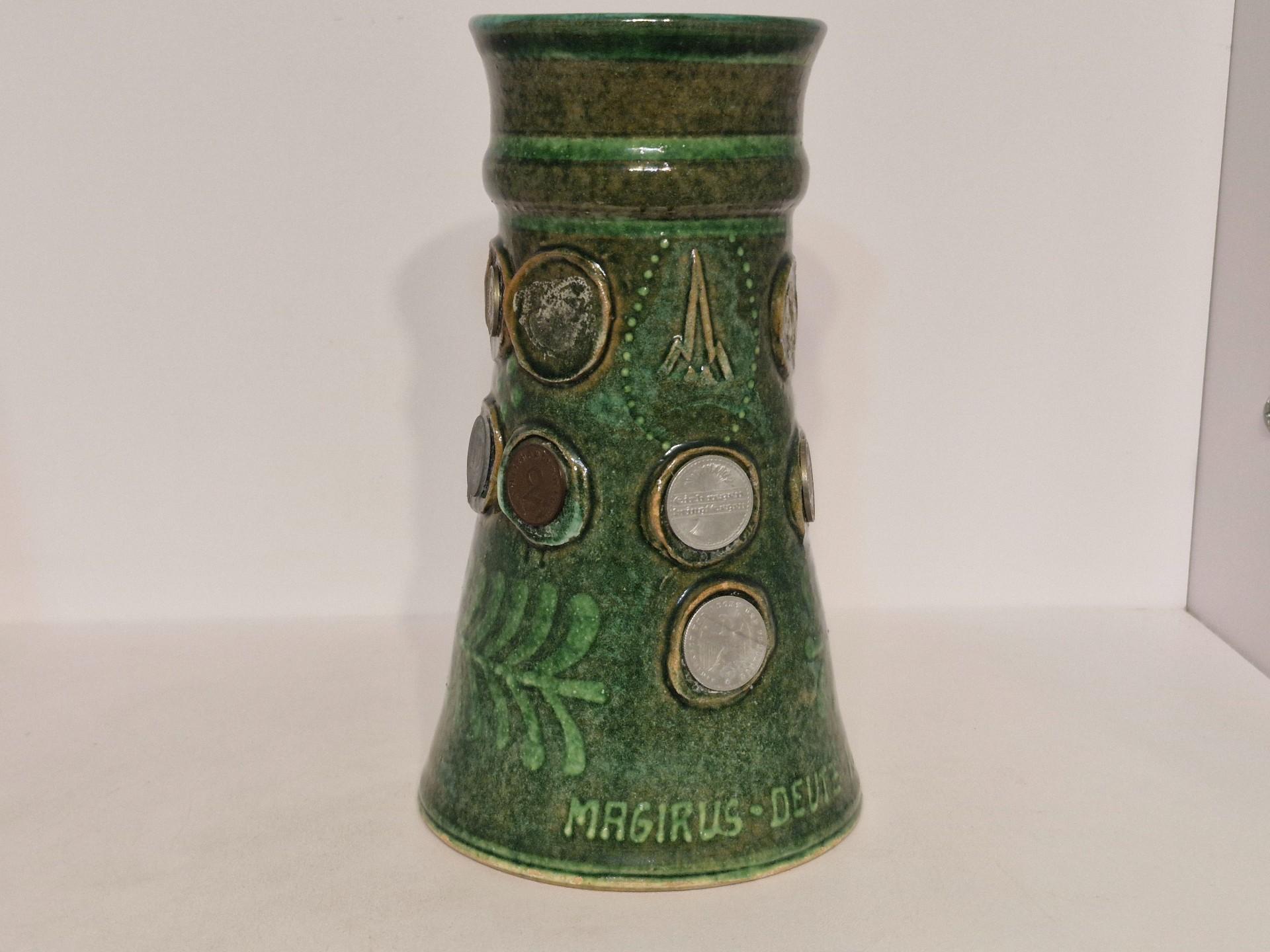 Keramikinis bokalas su to laiku monetomis ~ 0,7l