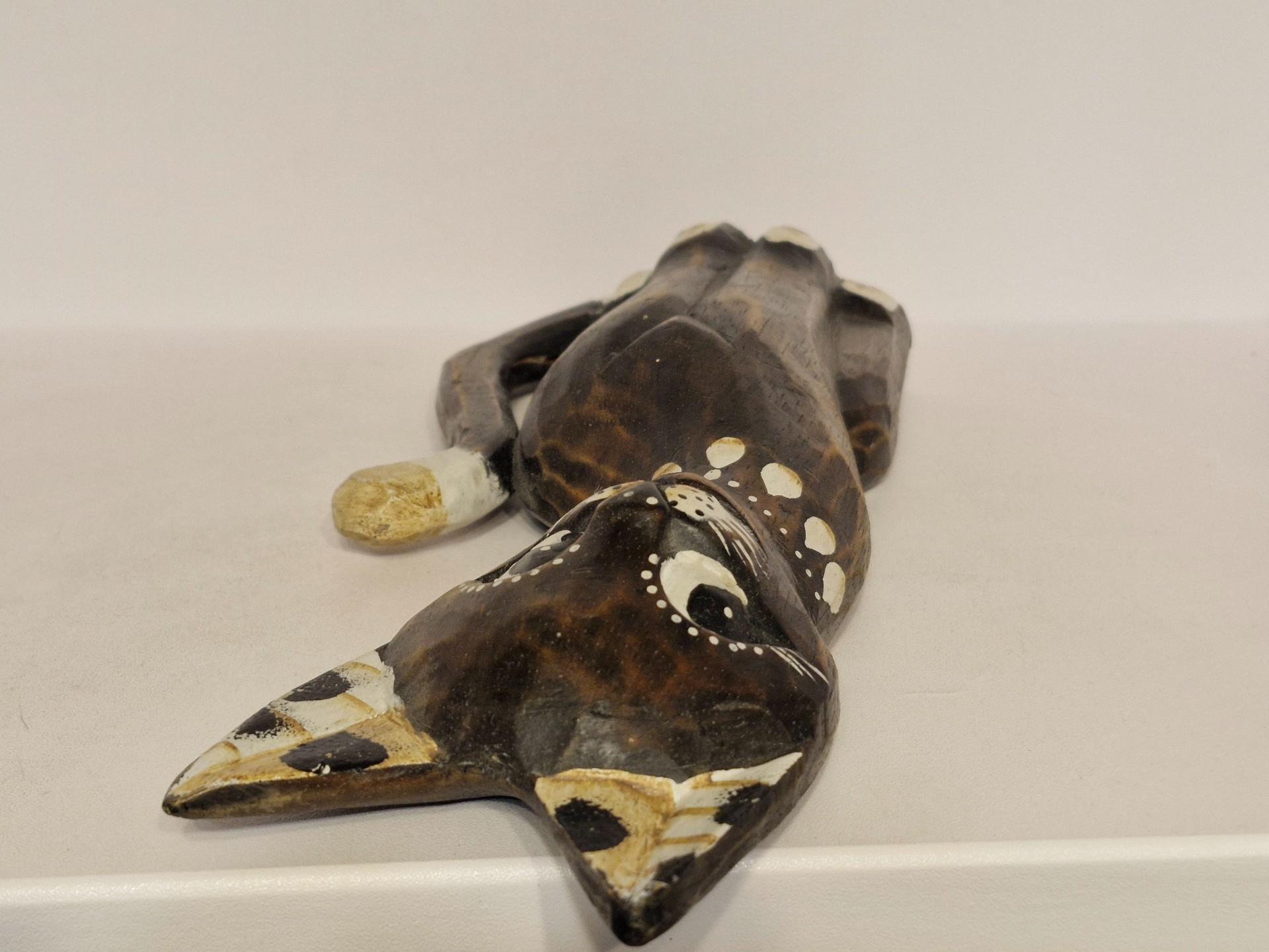 Medinė katės statulelė ~ 29,5cm.
