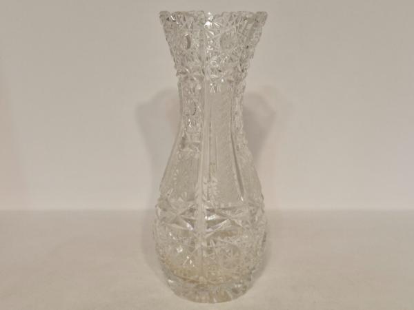 Dekoratyvinė vaza su ornamentais