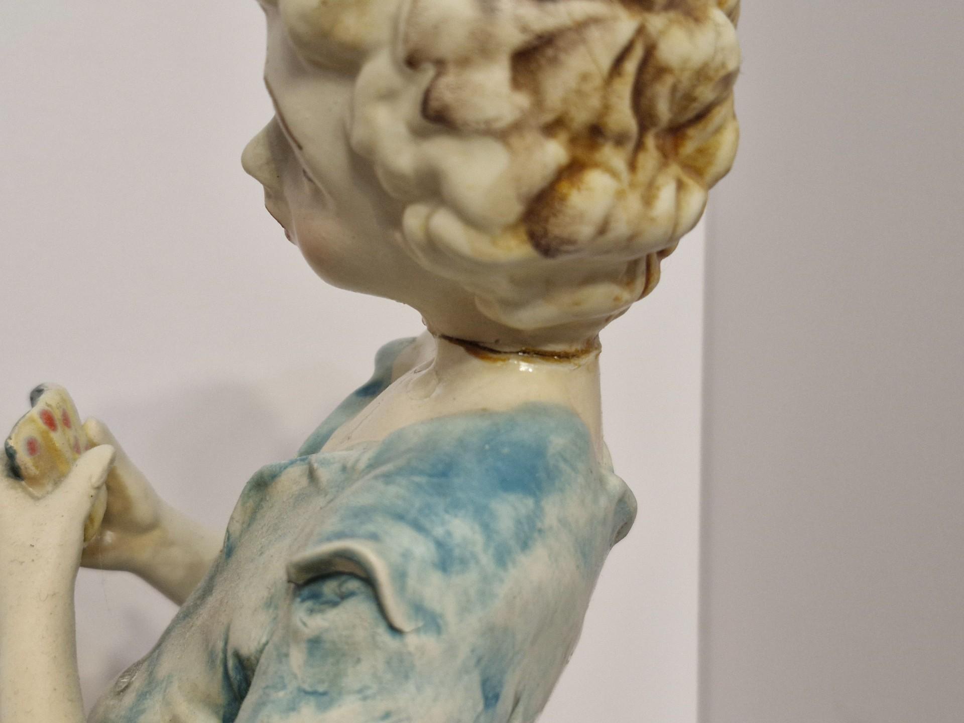 Capodimonte stiliaus figūra -vaikai žaidžia kortom