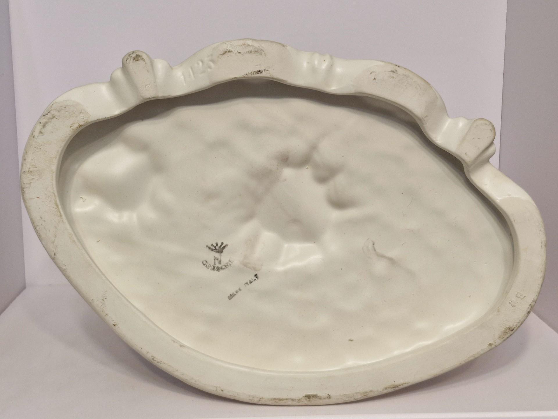 Capodimonte stiliaus figūra -vaikai žaidžia kortom