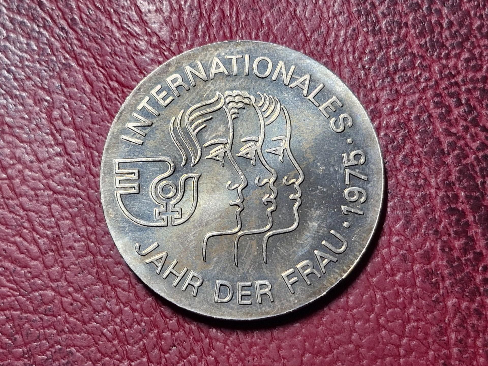 Vokietija - VDR 5 markės, 1975 KM# 55 moters metai