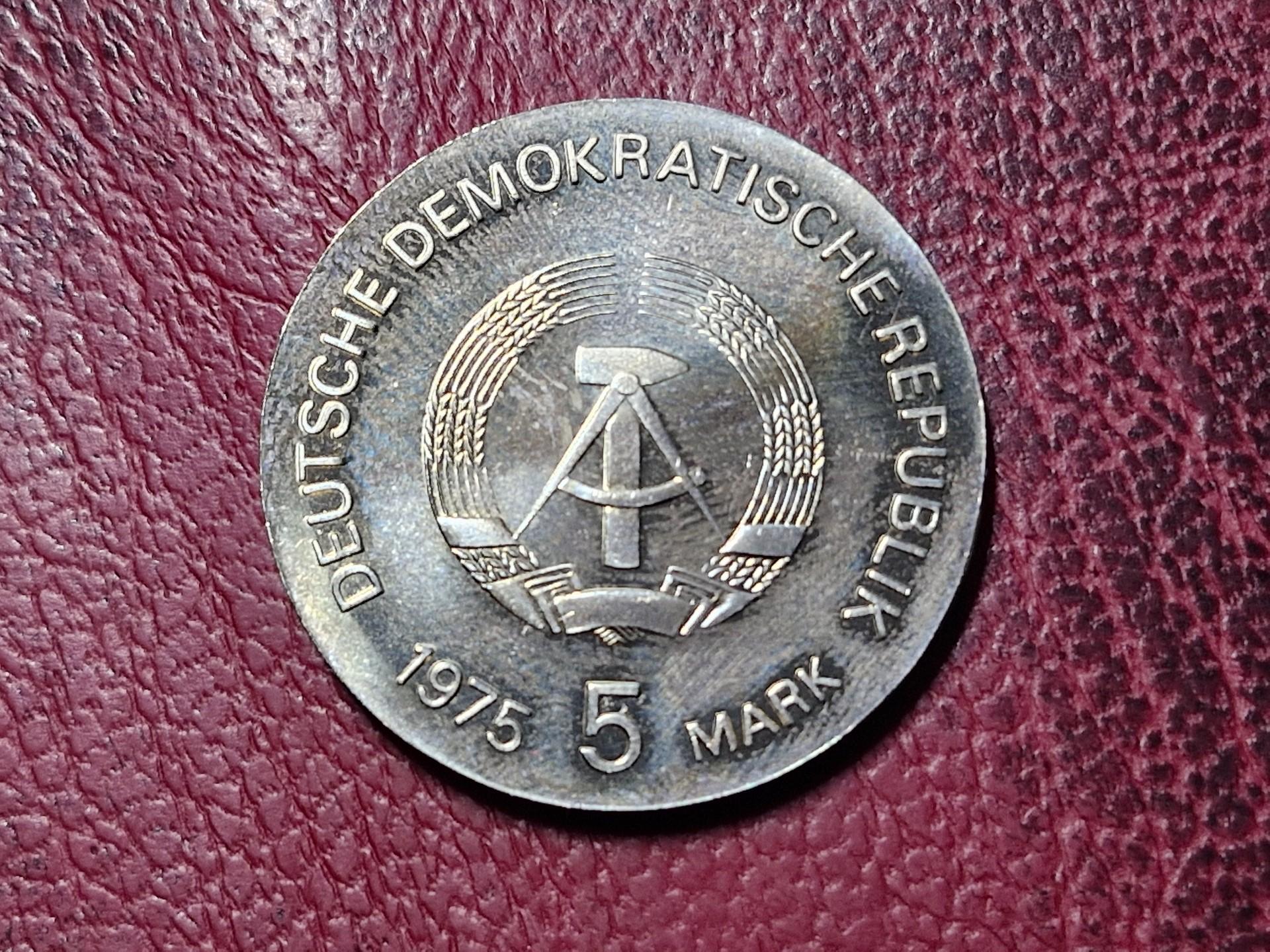 Vokietija - VDR 5 markės, 1975 KM# 55 moters metai
