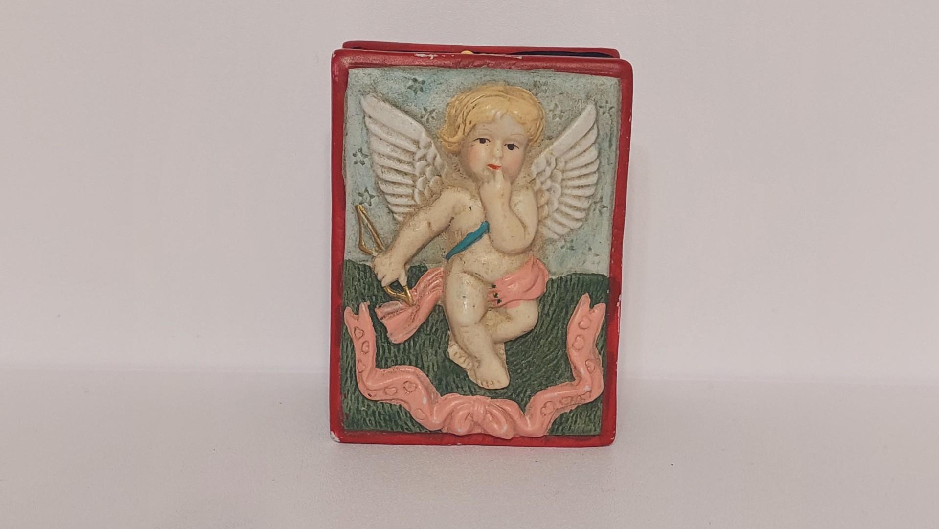 Piešta gipsinė dežutė angelas su lanku ~8X6cm