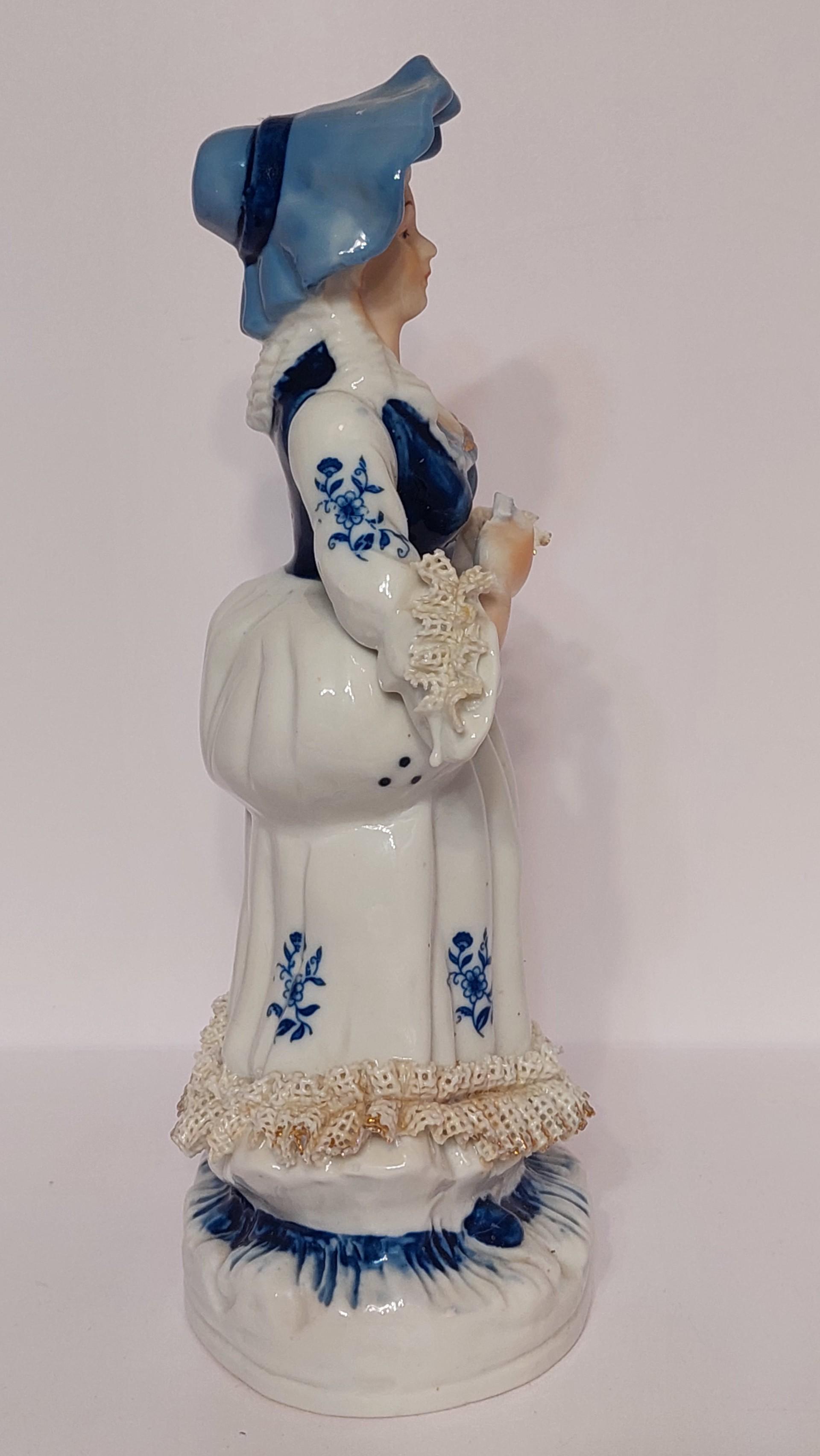 Defektuota porcelianinė dama ~ 27cm.