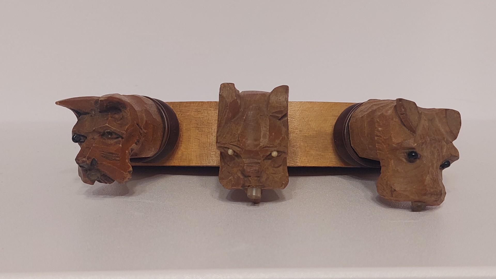 3 kolekciniai mediniai kamštukai šuniukai skulptūrelės