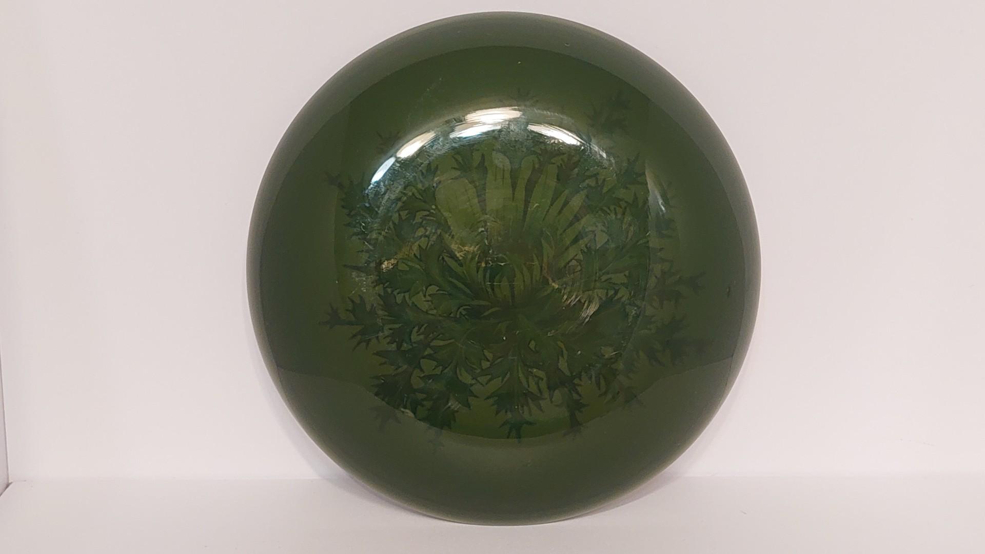 Porceliano lėkštė žaliame stikle &quot;Laukų gėlė&quot; ~ 20,5cm