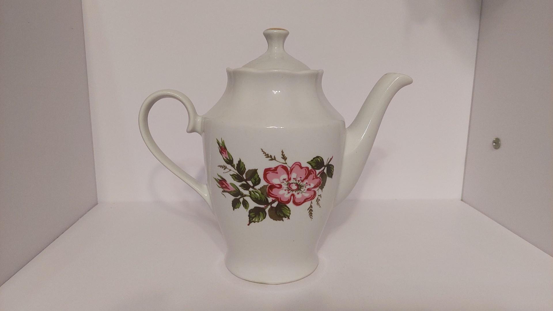 Rigos porceliano arbatinukas su gėlių motyvais~1l