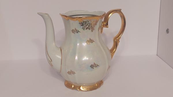 Žymėtas aukso sp. ornamentų arbatinukas be dangtelio