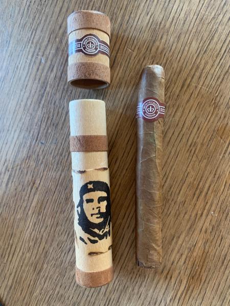 Cigaras Habana su dėžute